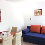 Mara House With Гостевой дом