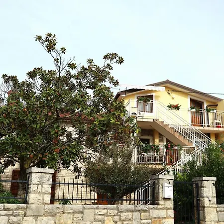 Guest house Mara House With 3*