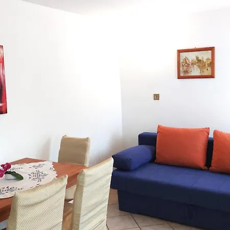 Mara House With Guest house