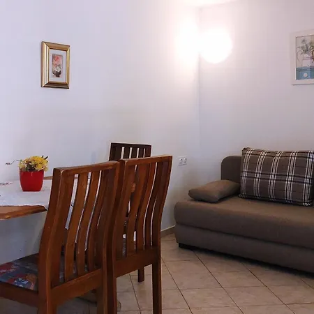 Mara House With Guest house