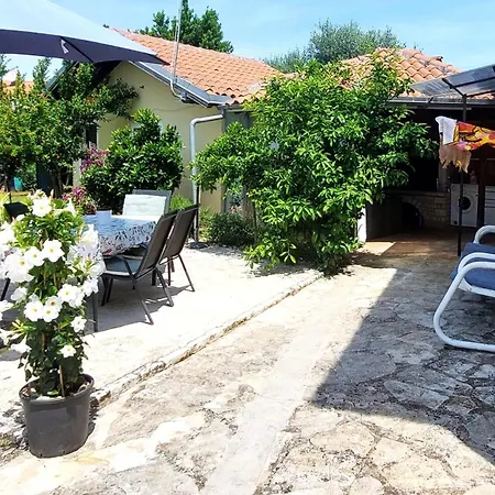 Guest house Mara House With