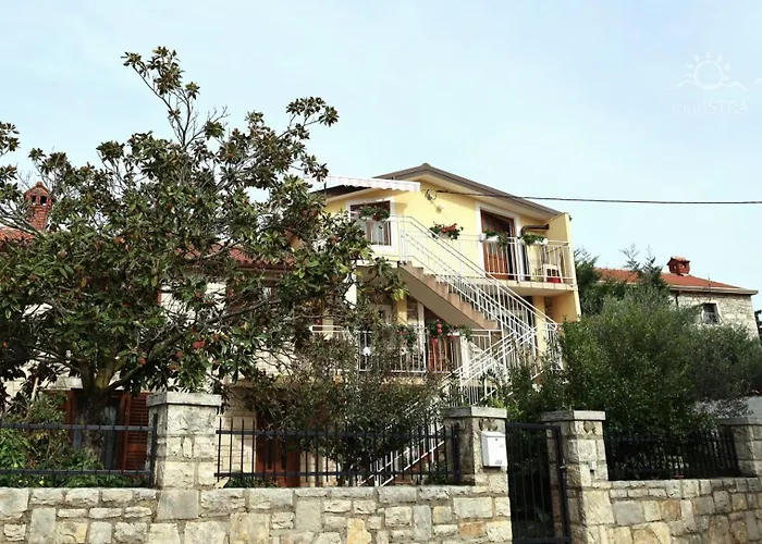 Gostinjska kuća Mara House With