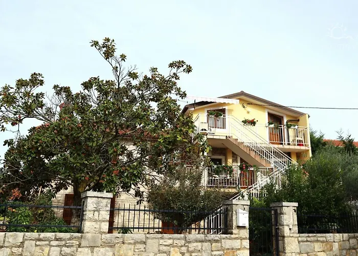 Gostinjska kuća Mara House With 3*
