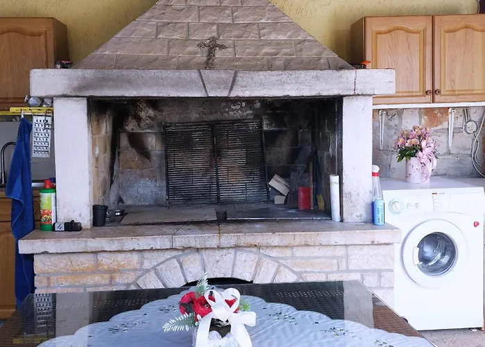 Mara House With Gostinjska kuća Murine