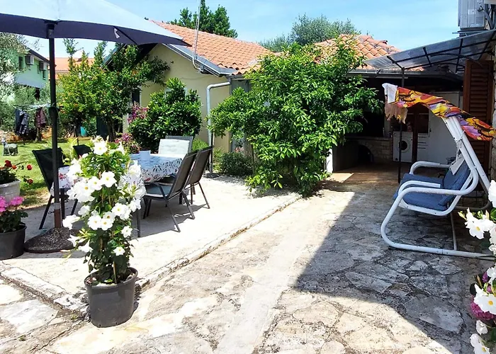 Gostinjska kuća Mara House With