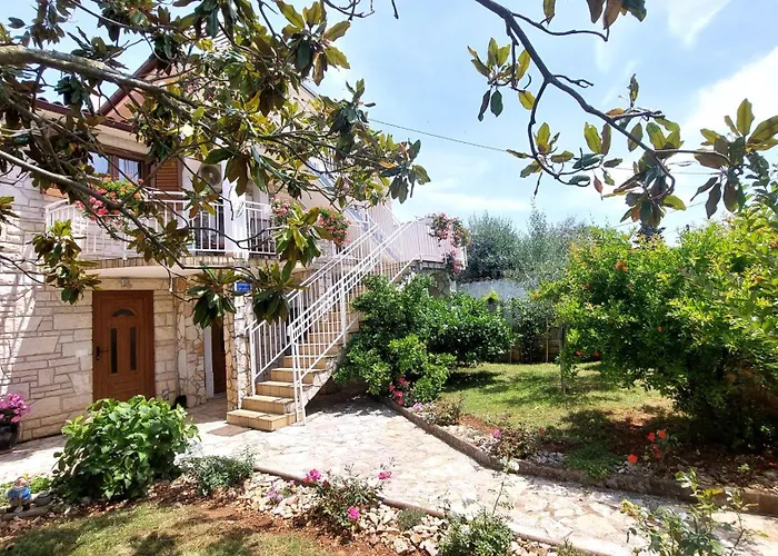 Mara House With Gostinjska kuća 3*